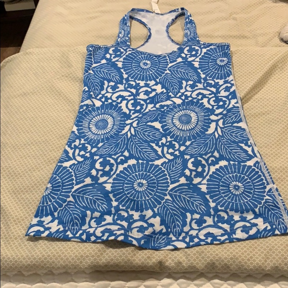 Lululemon blue and white floral print size 4 tank
